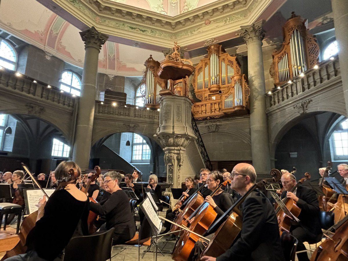 ce_jaber's tweet photo. Extraordinaria actuación del mexicano Ricardo Acosta frente a la Orquesta del Conservatorio de Berna para dirigir programa con Mendelssohn y Brahms. El talento mexicano se reconoce en Suiza! https://t.co/kK3GeCCMWK