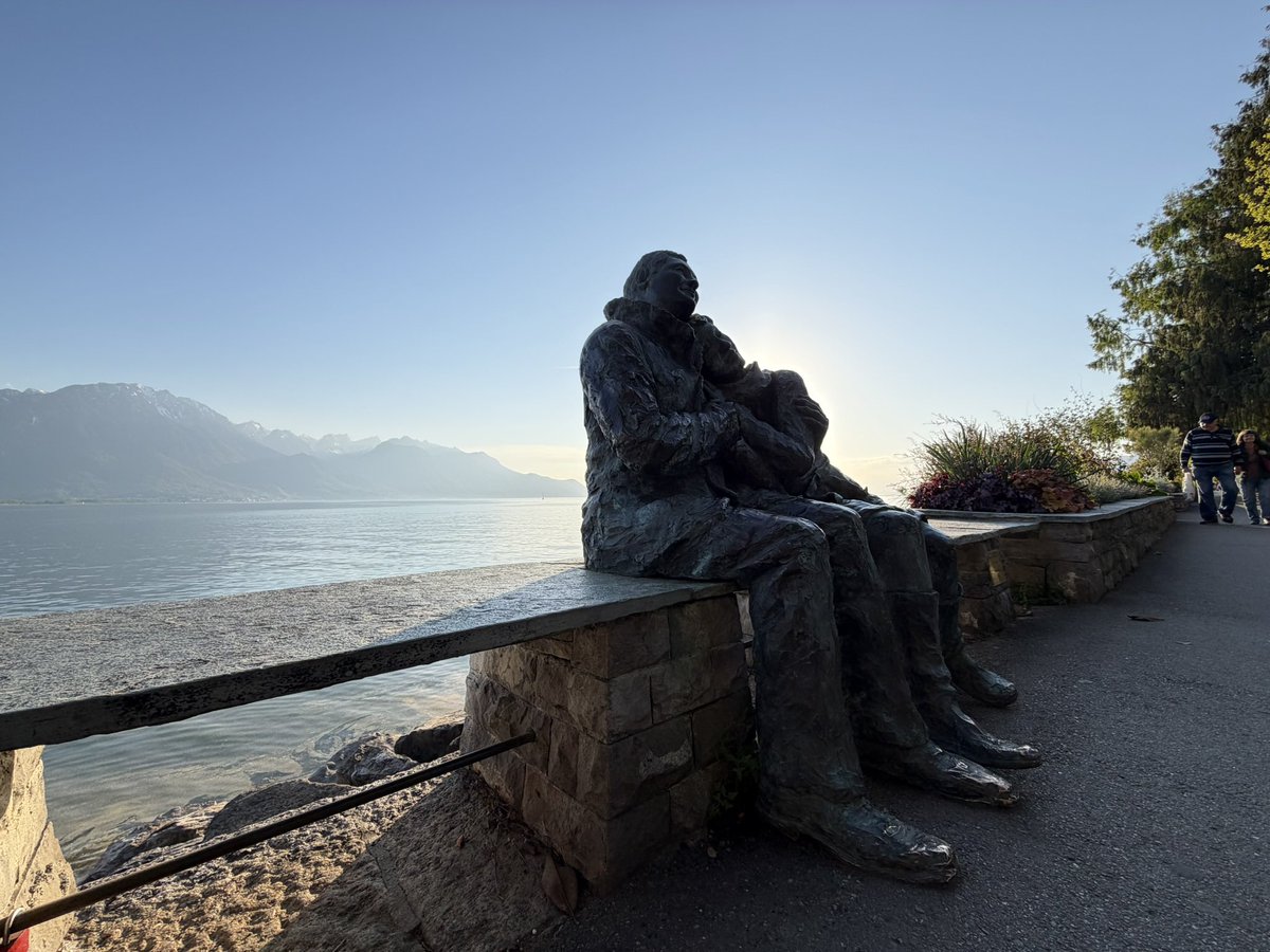 SwissclockCom's tweet photo. Sunday, Dimanche, Domenica, 星期日 #Montreux https://t.co/JDcVWuga4e