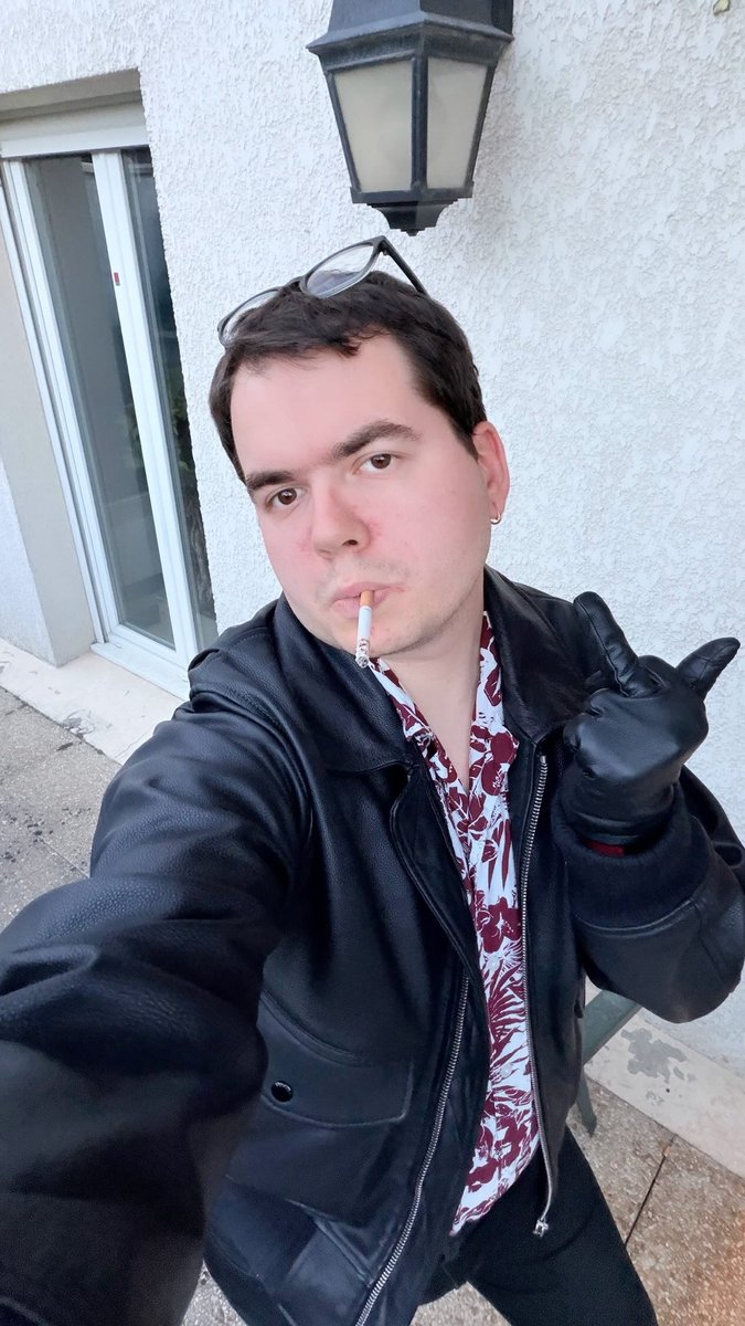 MasterMaxence's tweet photo. Allez raquer les salopes vous n’êtes bon qu’à ça les clebs #moneyslaves #findom #humanashtray https://t.co/Gyyg7o8GGG