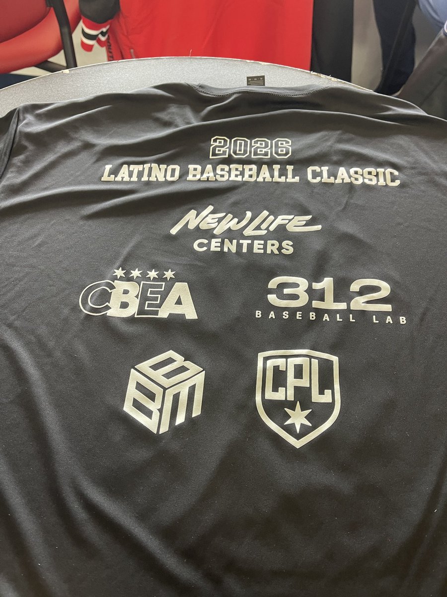 oguillenjr's tweet photo. What a great event today Latino Baseball Classic @312BaseballLab @CBEA_UIC @CPLAthletics @OzzieGuillen https://t.co/vEgDzLFbEr