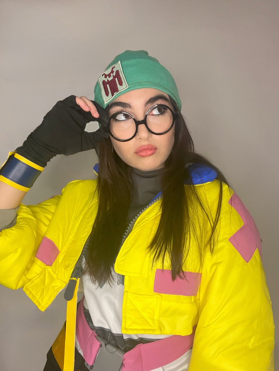 eyenara__'s tweet photo. Fotos de hace tiempillo con el cosplay de Killjoy ugu #killjoy #killjoycosplay #valorant https://t.co/XN1sOXxNfK