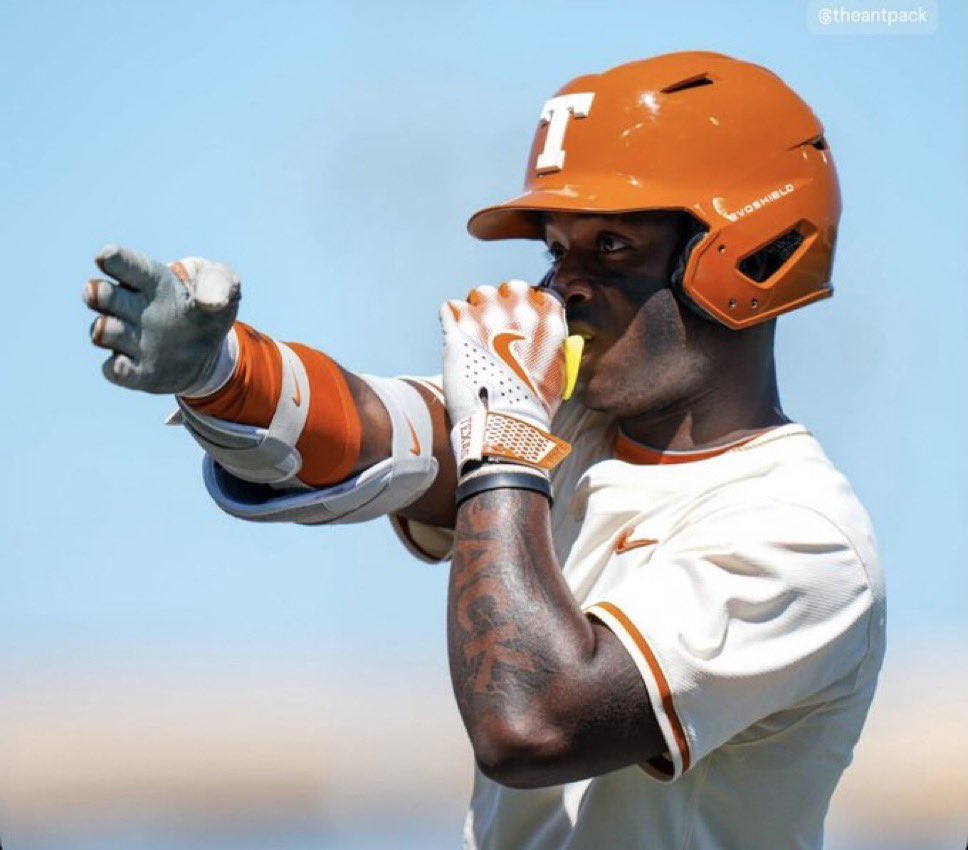 UFCU Disch-Falk Field tweet media