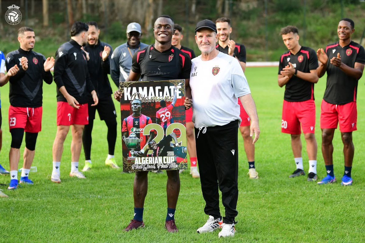 USM Alger tweet media