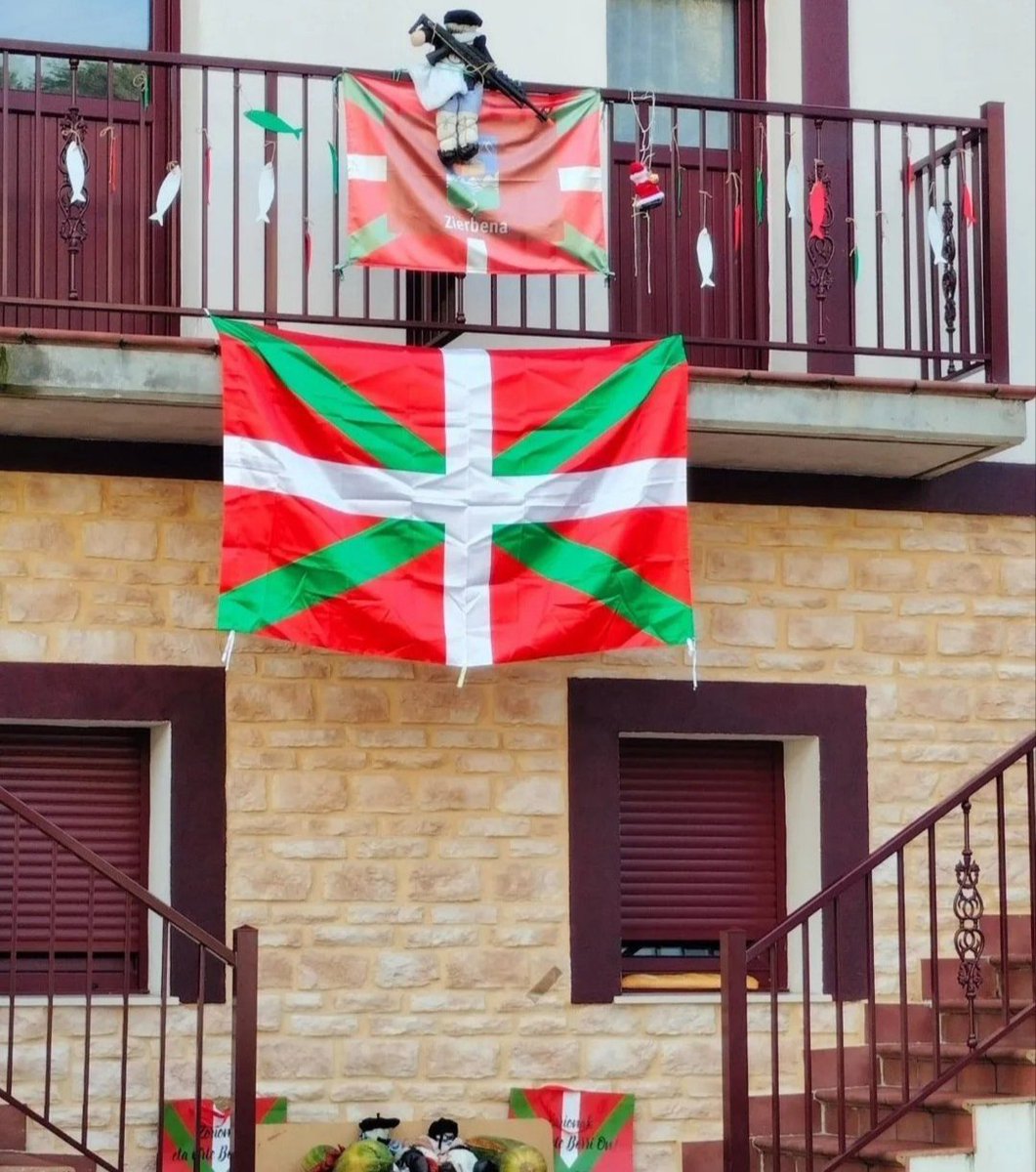 #3DeMayo Recordar es un deber 🇪🇦 

ETA asesinó a José Manuel García, <a href="/guardiacivil/">Guardia Civil</a>, mientras cenaba con su mujer en un restaurante de Ciervana.

ETA anunció su "disolución formal".

2023, cerca de ese restaurante, así fueron recibidos nuestros compañeros, ¿#ProfesionDeRiesgoYa?