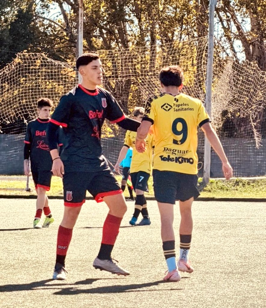 #Juveniles1raN 

Resultados de la fecha 3 vs Comunicaciones.

Agronomia:
4ta: 4-1 👎🏻
5ta: 0-1 👍🏻
6ta: 6-3 👎🏻

Cardales:
7ma: 0-0 🤝🏻
8va: 1-4 👎🏻
9na: 3-0 👍🏻 

#VamosLosPibes

#SoloDefensores 🔴⚫️🔴