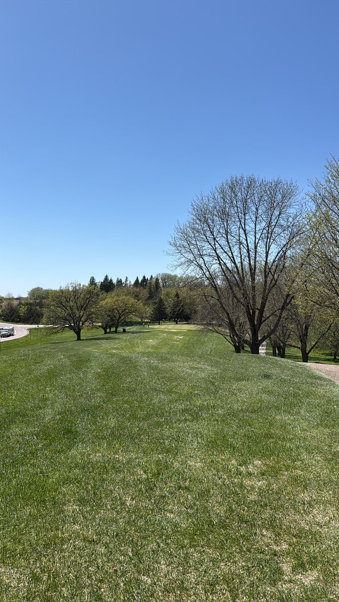 StevensSlang's tweet image. Two fully grown men playing the front tees should not be taking this long to play. Almost 40 minutes in and on the number 3 tee box. #FuckYou