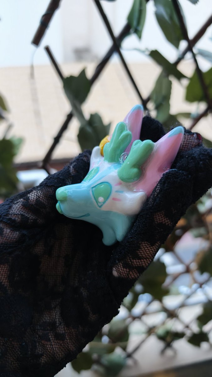 silezaere's tweet image. Fursona keychain with a glossy finish 🤍🩷
#fursona #furryart