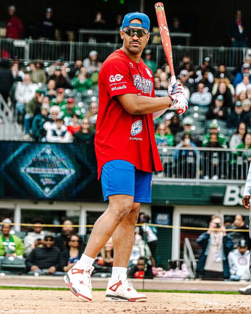 ComplexSneakers's tweet image. Jalen Hurts pulled up to DeVonta Smith’s Celebrity Softball game rocking the “Brick After Brick” Nigel Sylvester x Air Jordan 4 🥎🧱

🎥: (IG) gooddeedsalim / 📸: (IG) sg__films__