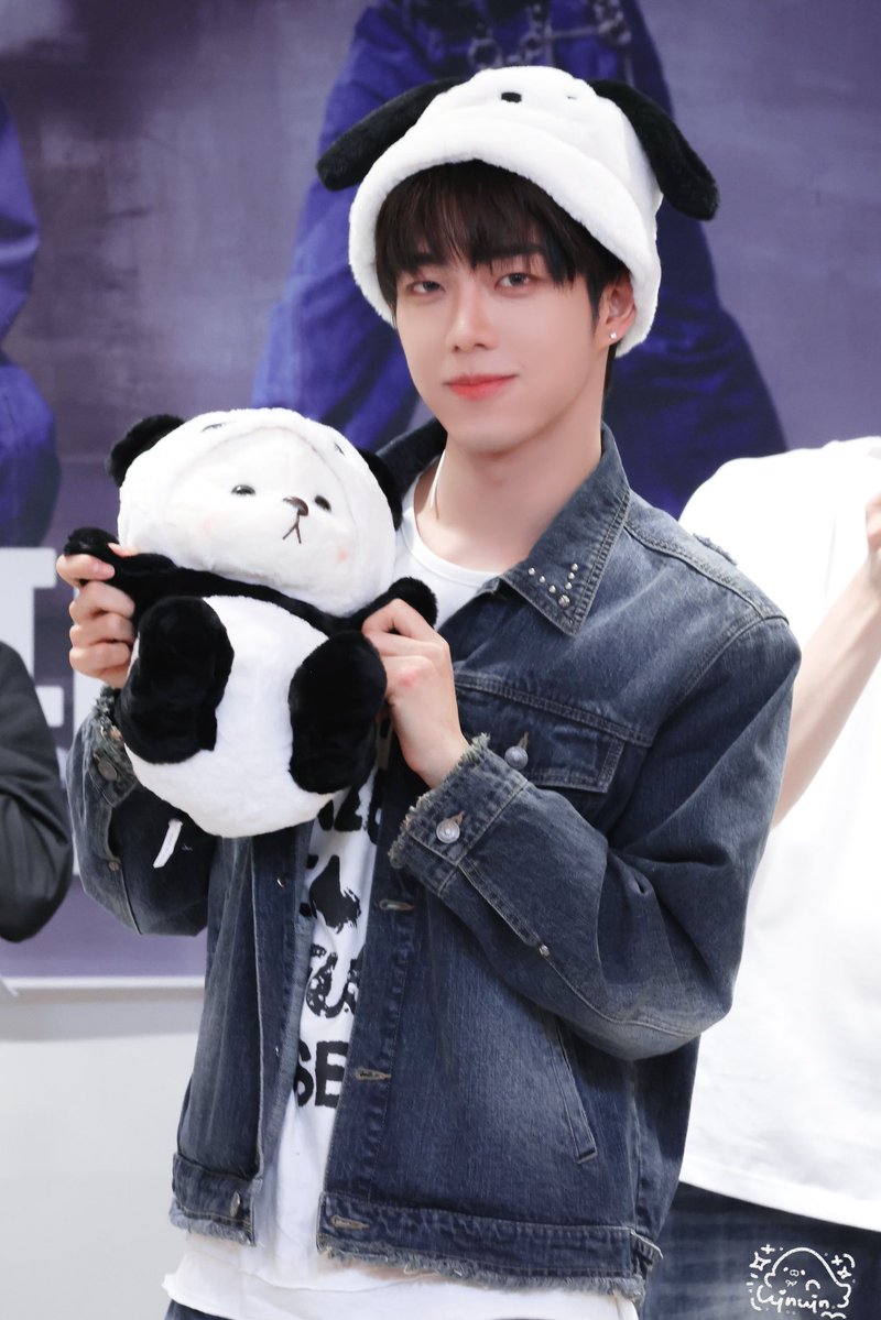 Winwin_rowan tweet media