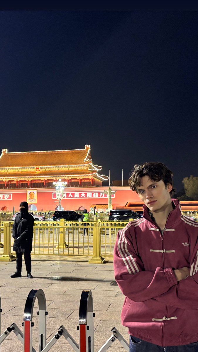 petrovsworld's tweet image. I will never seize to romanticise my trip in Beijing and other cities in China : from the Great Wall to the biggest gay club in East Asia 🤣 ! #lgbt #china #travelling #queer