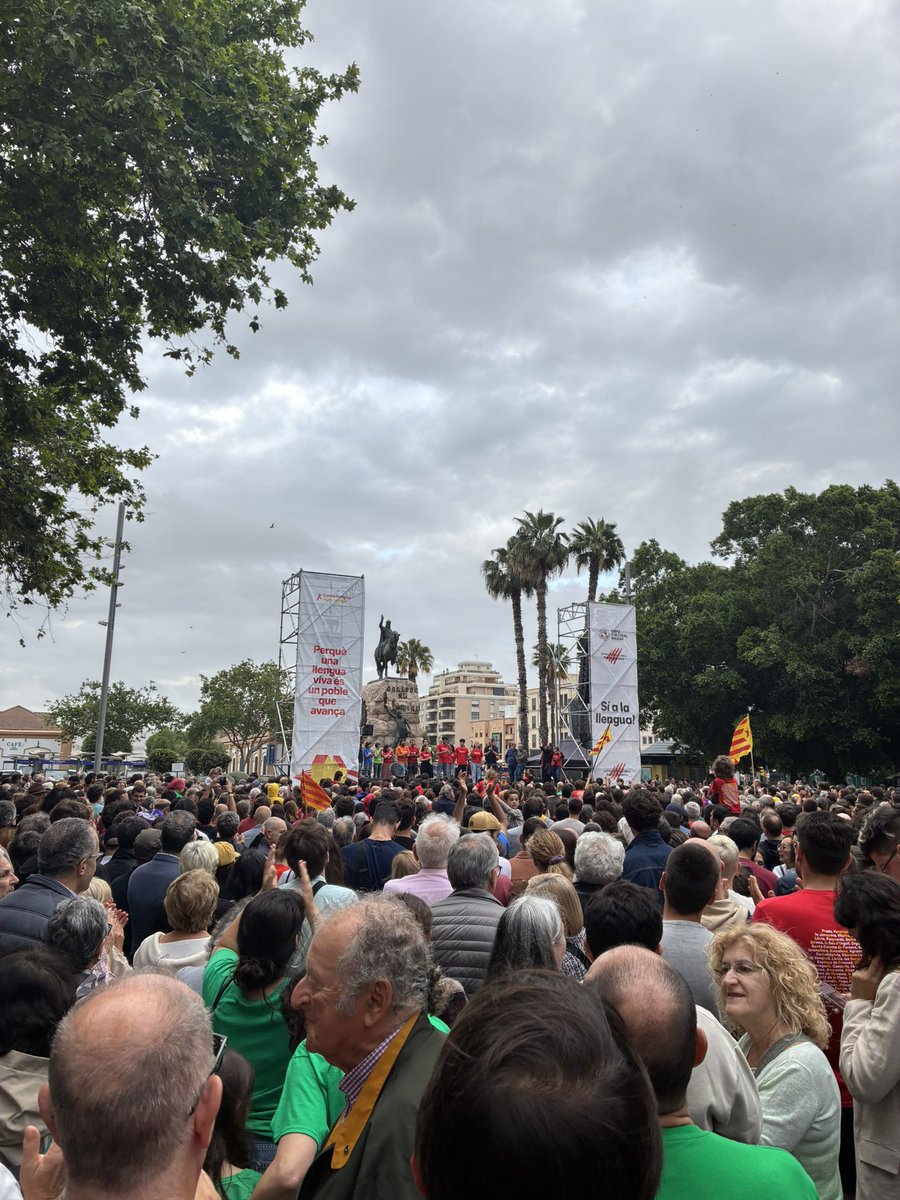 pauroigmas's tweet photo. Visca el jovent organitzat, visca @JovesLlengua https://t.co/dBQ0dEW3oC