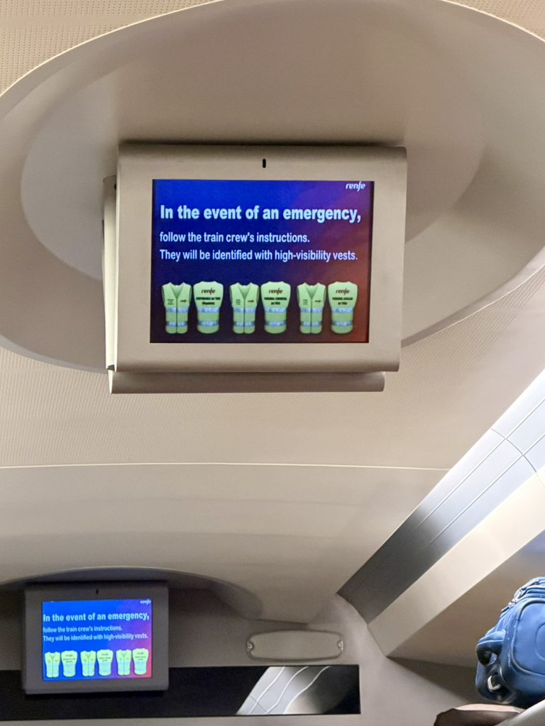 stobtc's tweet photo. Antes los trenes de Renfe ponían películas todo el trayecto…ahora se limitan a recordarte qué hacer en caso de emergencia. Progreso lo llaman… https://t.co/TGWhyzdQHQ