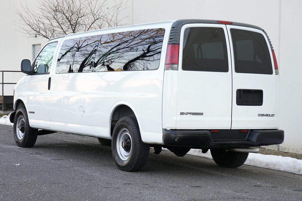 All_The_Cars_12's tweet image. 2002 Chevrolet Express 3500 Extended 15-Passenger Van
#chevy #chevyexpress #chevrolet 
Naturally-Aspirated 5.7L V8 - 255HP • 330 lb-ft