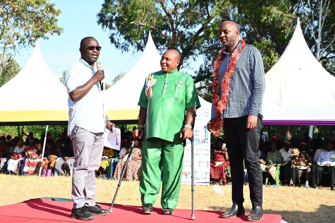 olesankok's tweet photo. @citizentvkenya Irungu Kang'ata was my deputy president in the Students organization of Nairobi University SONU 

He doesn't love sitting on the fence, he is only too smart and not confrontational
Since our university days he has remained firm, intelligent and progressive thinker https://t.co/cTyi319XpG