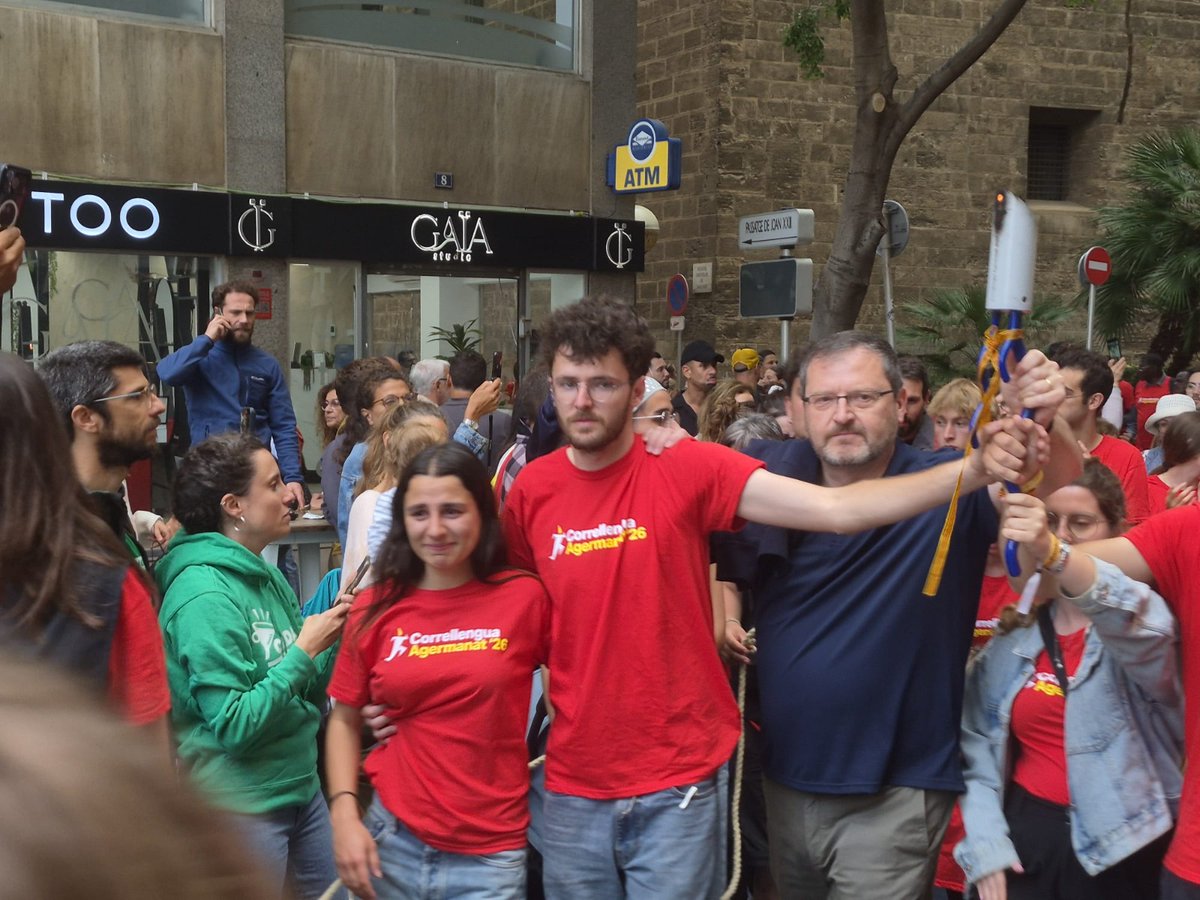 MESperMallorca's tweet photo. El @Correllengua_ ha demostrat que la  gent que i estima la llengua catalana manté viva la seva flama.

És cultura, és comunitat i és futur.

Gràcies a totes les persones que ho heu fet possible 💚

🌍 Som llengua. Som poble.

Enhorabona @ocbcat i @JovesLlengua https://t.co/AVaTG12Tzv