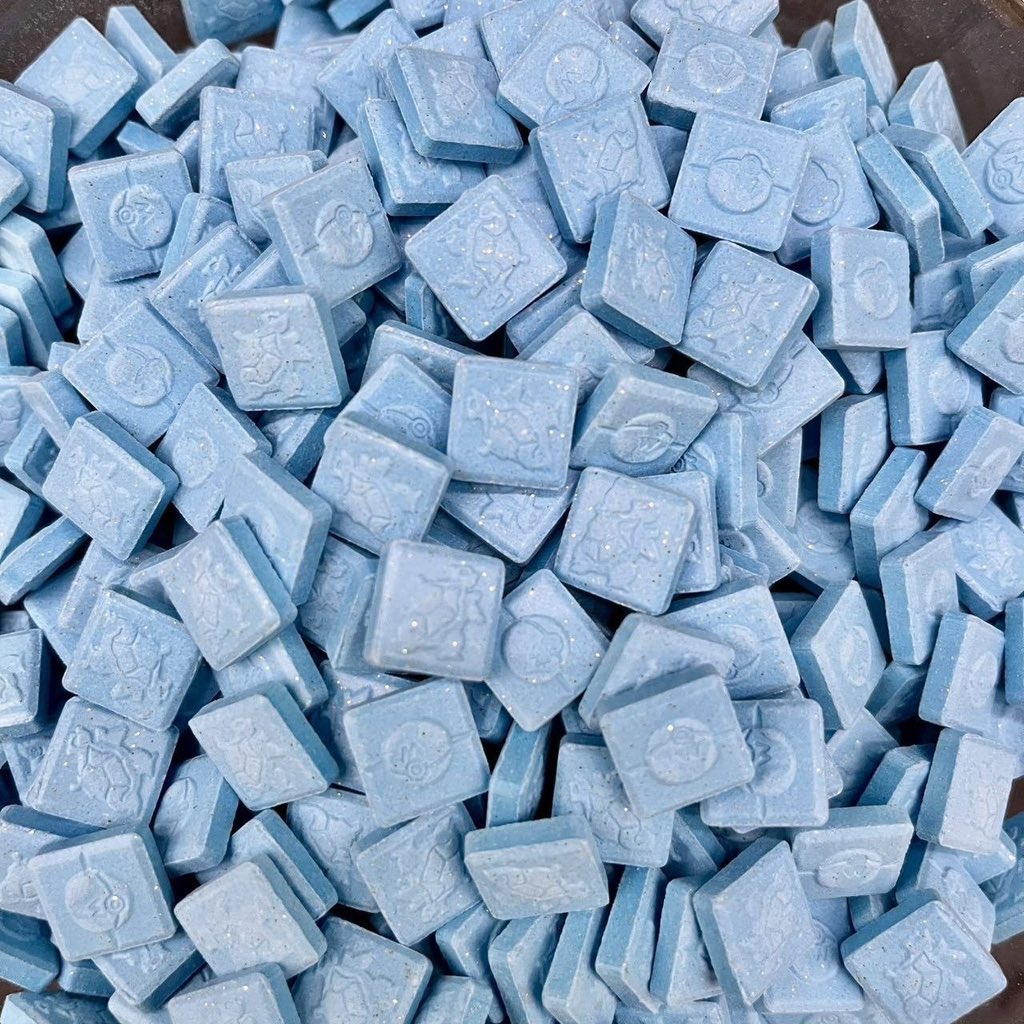psychedelic_bay's tweet photo. MDMA increases the release of serotonin, dopamine, and norepinephrine while inhibiting their reuptake. This produces euphoria, heightened empathy, and stimulation.
Typical effects (onset 30–60 minutes, peak 1–3 hours, total duration 3–6 hours):
Intense euphoria and well-being. https://t.co/kp6cJALo6v