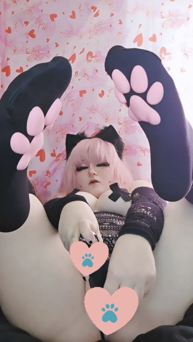 Graveyard Babe 🖤 tweet media