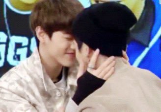 hourly markson ౨ৎ tweet media