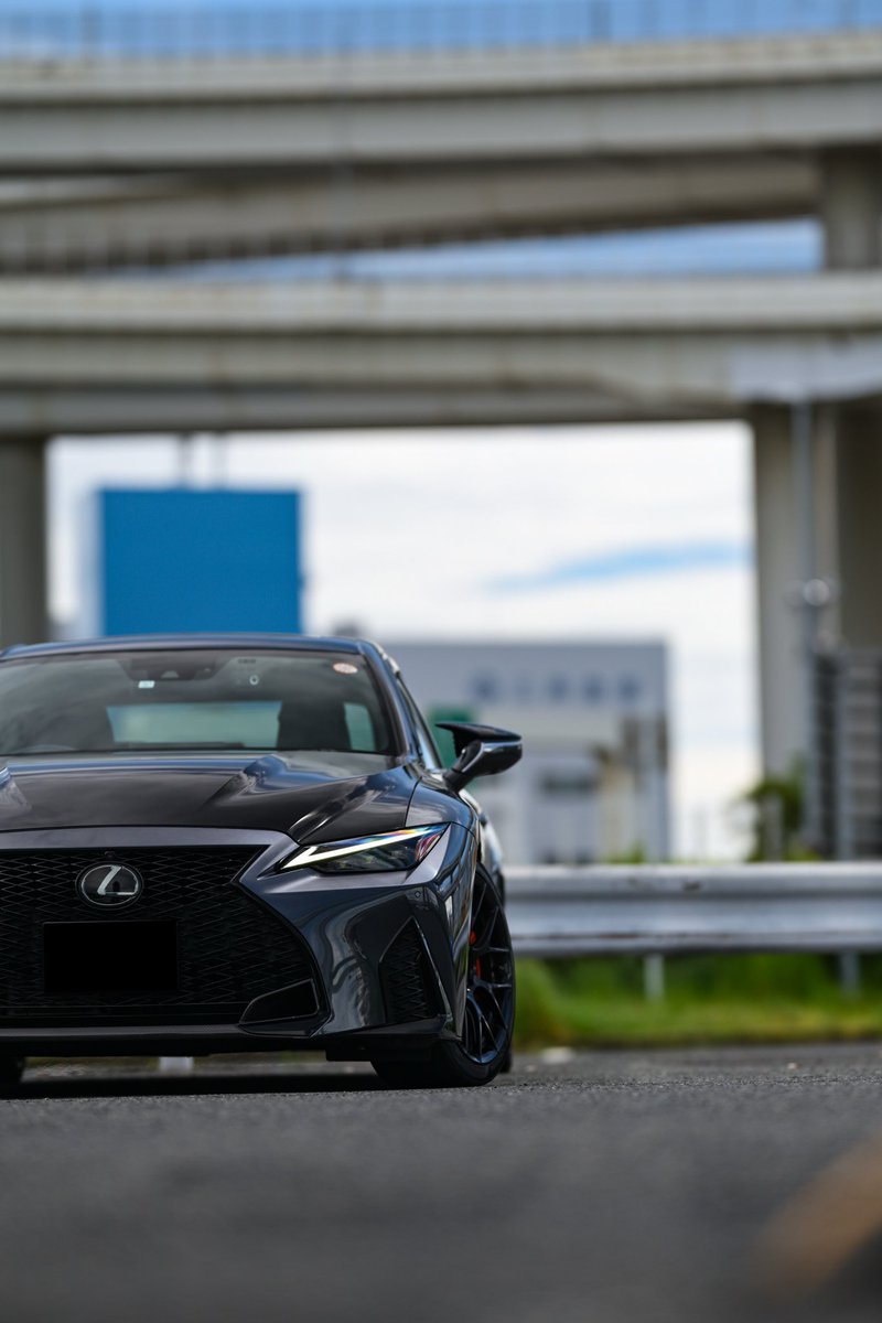 TOMO0817's tweet photo. 山口往復2000kmの汚れを洗車して、水飛ばしに大黒。
今日は夏だ！！

#lexusis
#is500 https://t.co/USskaK3mYw