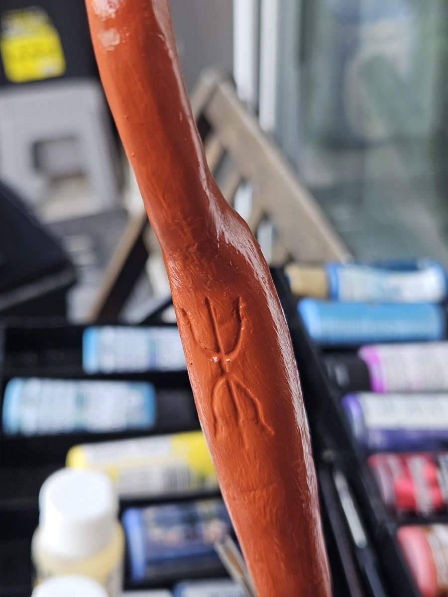 BlackUniGryphon's tweet image. 🪄☯️🧙‍♀️🧙🏾‍♂️ My #CustomMade #DIY #WIP #wand #WizardingWorld #Taoist #HarryPotter #sculpy #sculpture #CustomDesign #art #project #ArtProject #painting