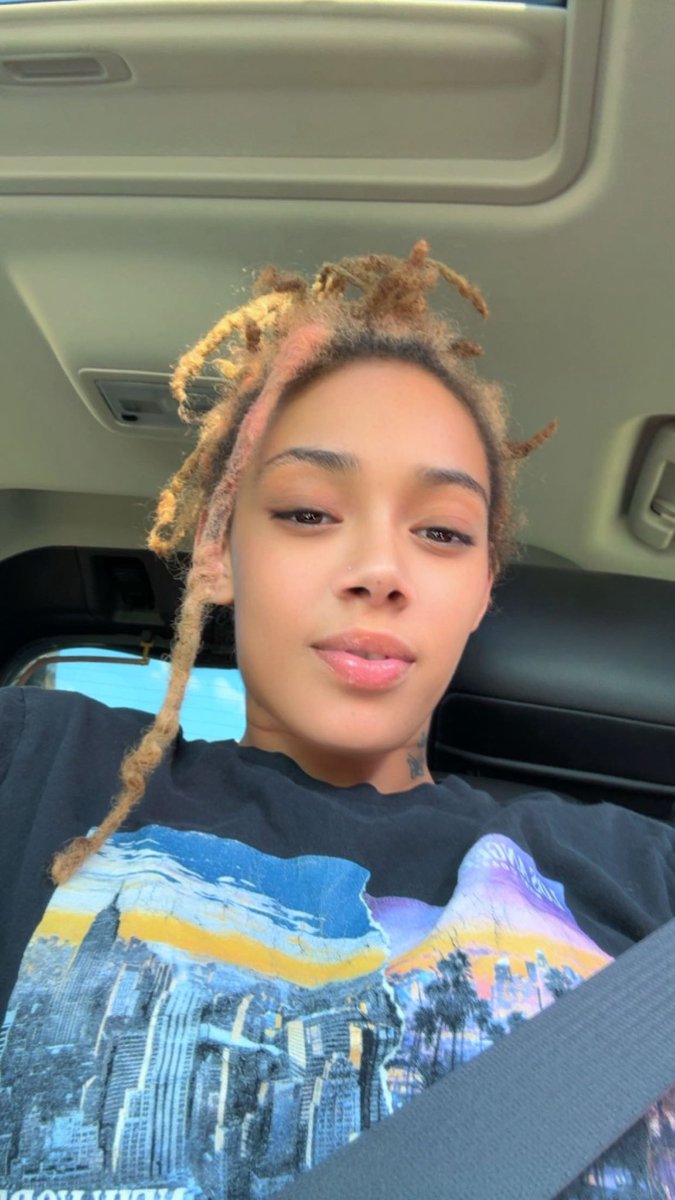 HunnyBee tweet media