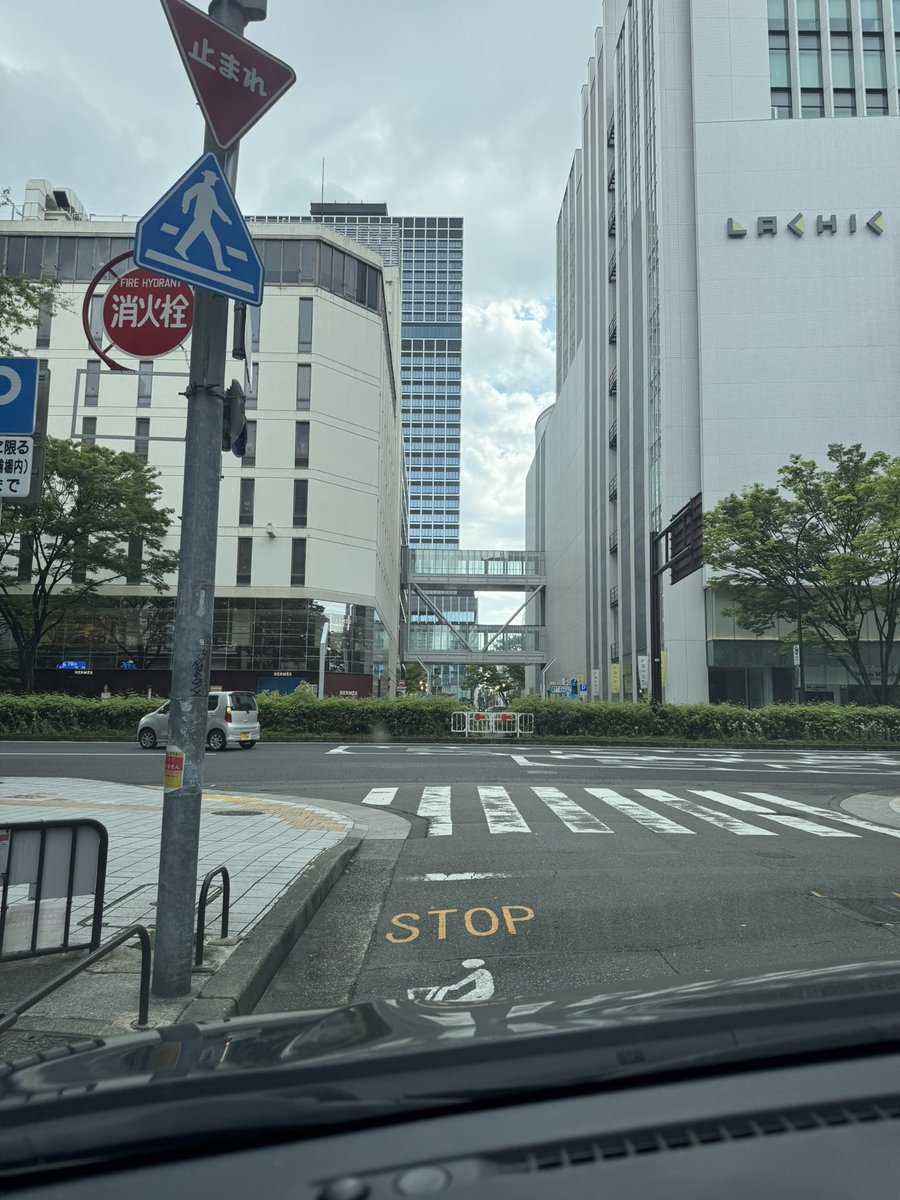 ながさん tweet media