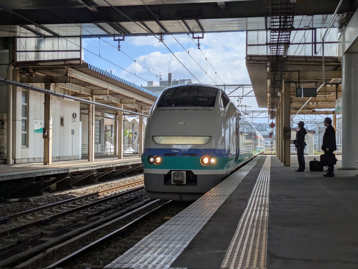 エツミウ tweet media