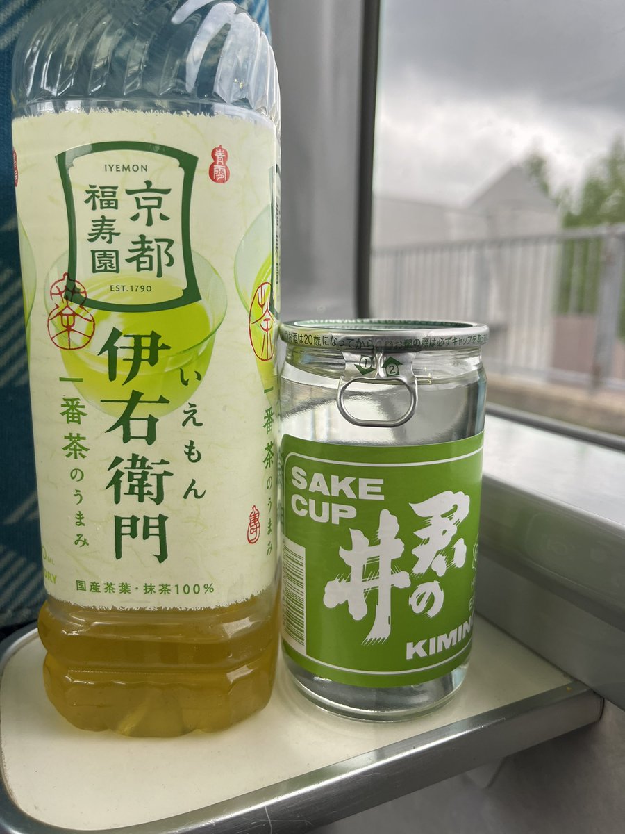 変人 tweet media