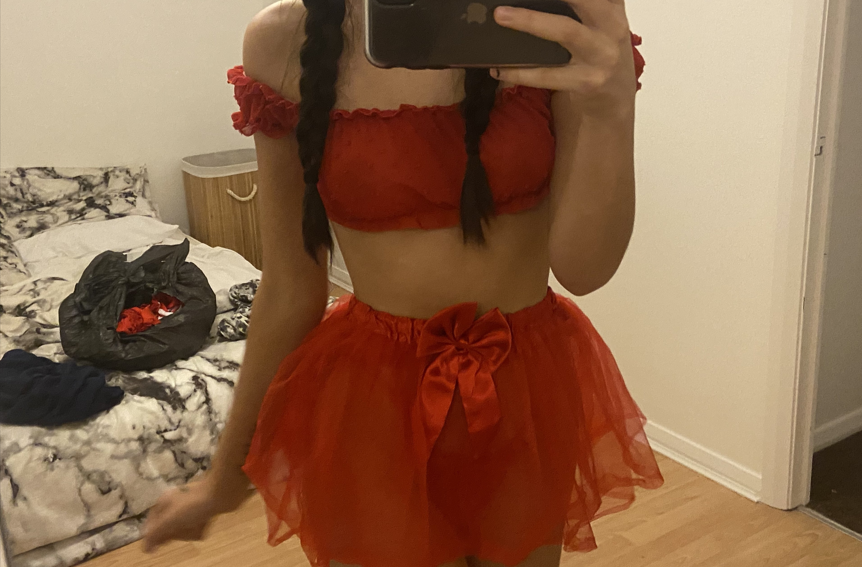 Jessica_mlr13's tweet image. Toujouurs en reed , vous aimez ? envoyez moi un message les curieuux ^^ #nsfwtwtًً  #red #rouge #of #sexy