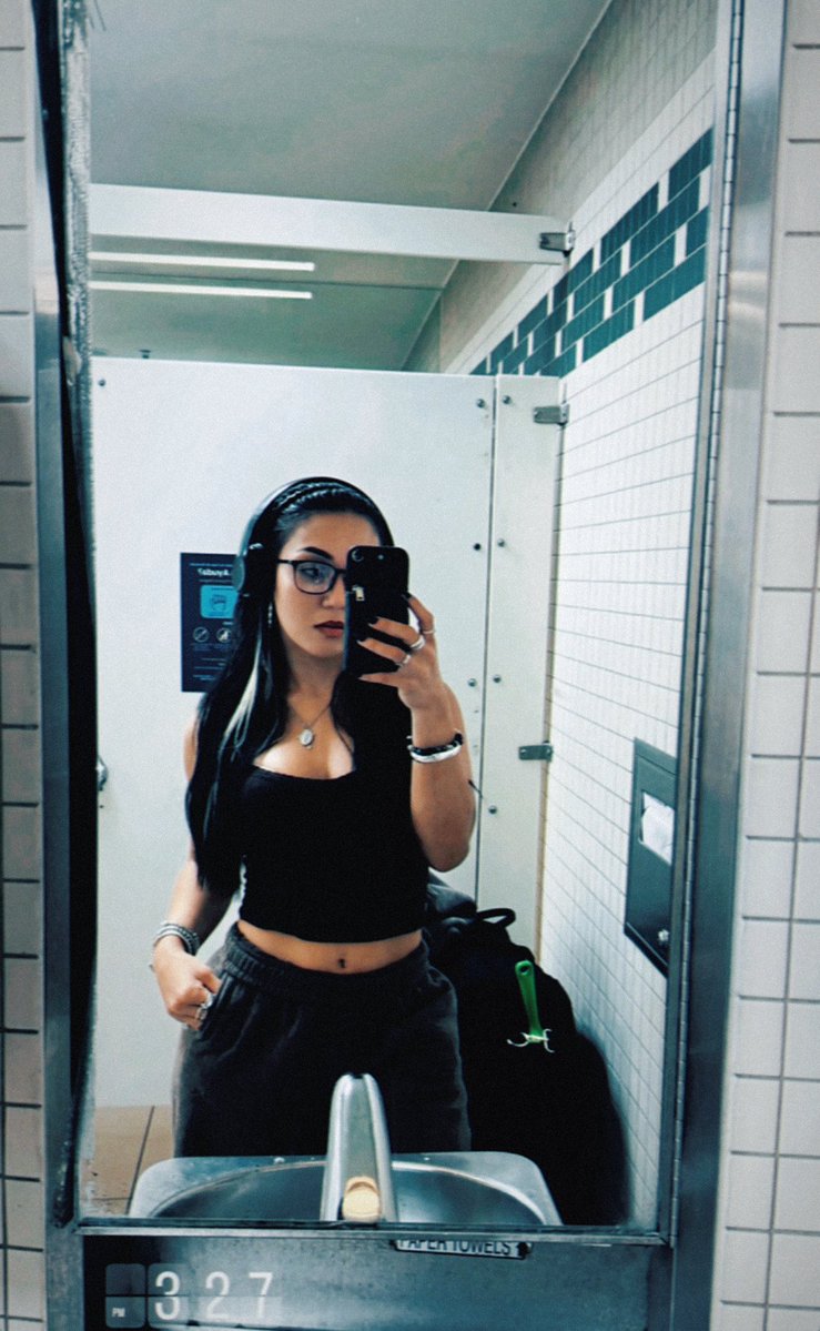 r☆xanne | Parody RP tweet media