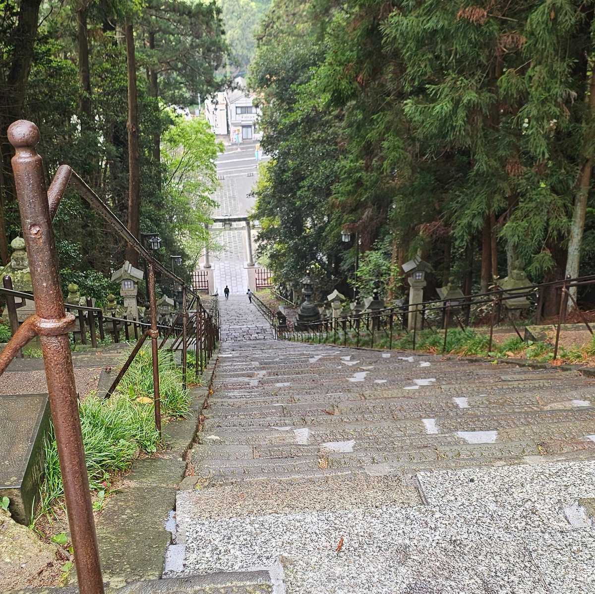 zn6_orange_86's tweet photo. 朝から階段 https://t.co/B4S75U1IC6
