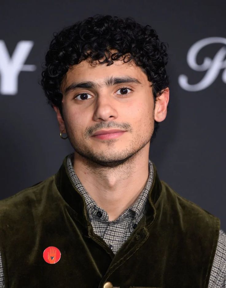 _whosjack's tweet photo. Fui assistir Pela Metade da HBO e mds como Bilal Hasna é lindo https://t.co/KbLfZCDwqs