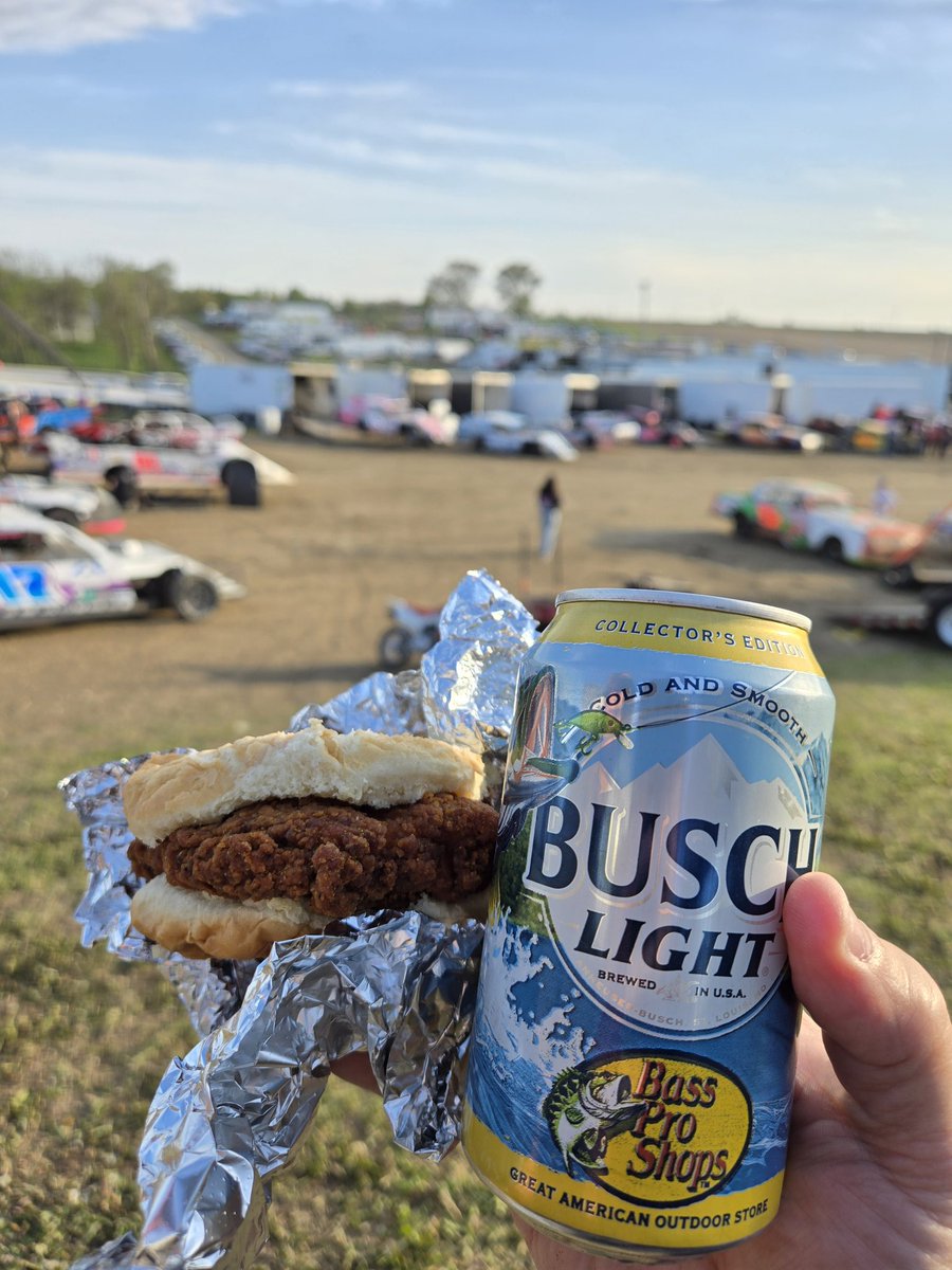 KyleLeeZach's tweet photo. Track Snacks
Stuart International Speedway
Stuart, IA
Chicken Sandwich: 8.3
Juicy chicken. Soft bun. Runs the bottom and makes the feature.
Busch Light: 10.0
Ice Cold. Refreshing.
@CoreyLaJoie @SkipFlores
#tracksnacks #stackingpennies
#stackingpenniesperformance @BuschBeer https://t.co/ovfclBLpMt