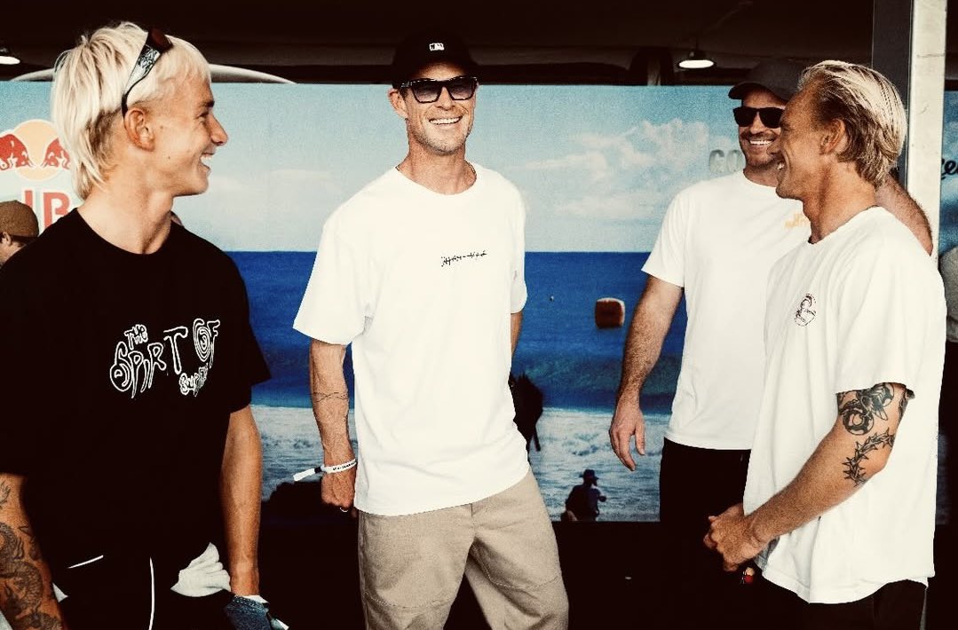 liamhemsnewss's tweet image. #new Liam Hemsworth and Chris Hemsworth at the Bonsoy Gold Coast Pro on Saturday in the Gold Coast on may 2, 2026 📸 @chrishemsworth #liamhemsworth