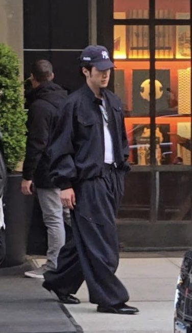 Casually serving superstar
