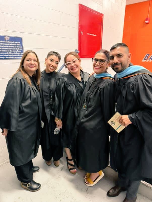 agaray_PHHS's tweet image. Happy Teacher Appreciation Week to the best LOTE Department (missing Mr. Bueno) in #TeamSISD! Thank you for all that you do for our Spartans! 🧡🎉🍎 @PHills_HS @SocorroISD