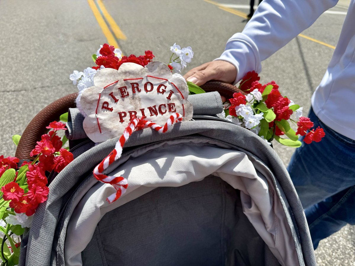 ParmaMayor's tweet image. Dyngus Day queens and their little prince joined today’s Constitution Day Parade and Festival in Parma’s Polish Village. #polishpride #parmapride #parade