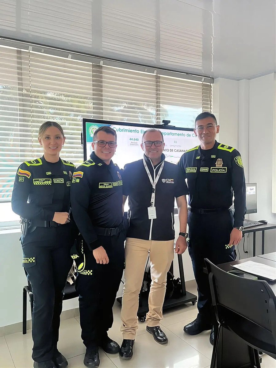 CNE_COLOMBIA's tweet photo. #CNEConLasRegiones | ¡Avanzamos en nuestro acercamiento con la fuerza pública! Articulamos con la @PoliciaColombia en las jornadas de socialización a los uniformados que estarán vigilando las elecciones del 31 de mayo. ¡Somos #LegitimidadYTransparencia en las #Elecciones2026! https://t.co/xn3ZRnapYe