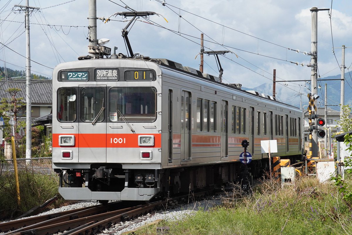 NR-1000。 NR-1010，通電に確認した 通路誘導標識 NP-013号