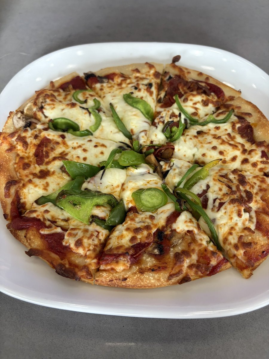 Hobo_613's tweet image. Pizza time #food #explore #travel