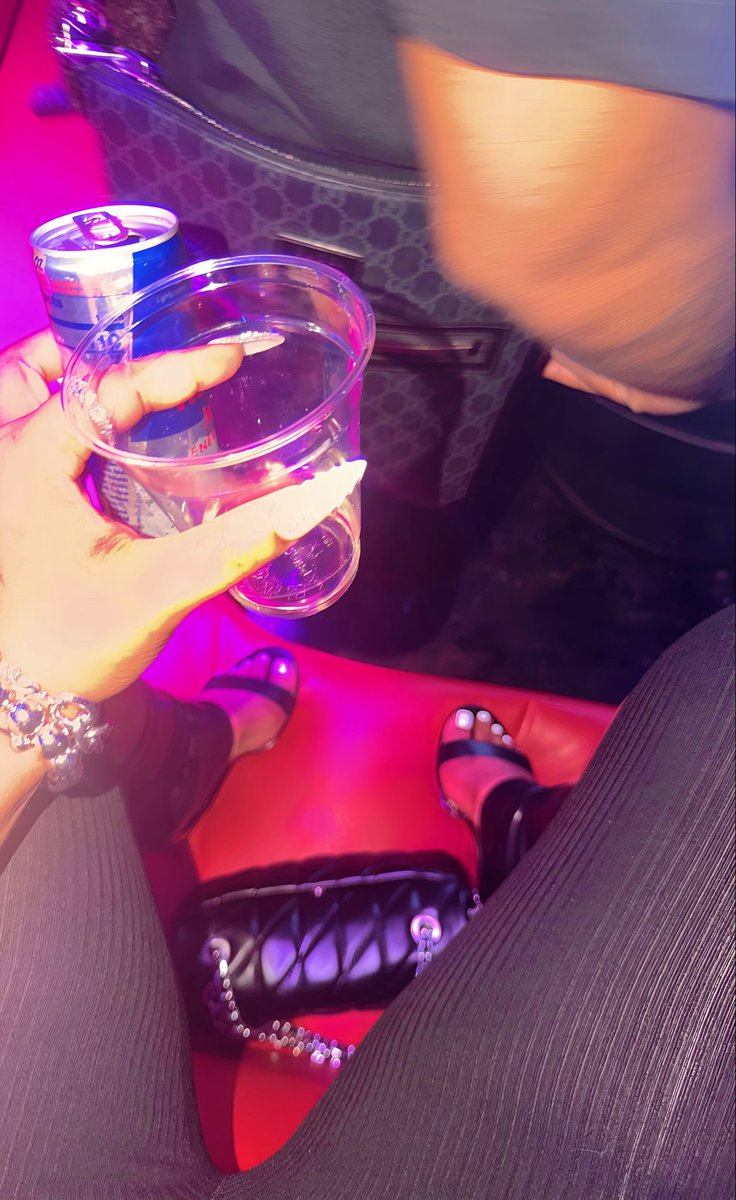 jas_mone's tweet photo. We outside 🥂💚 https://t.co/waX98FUjFB