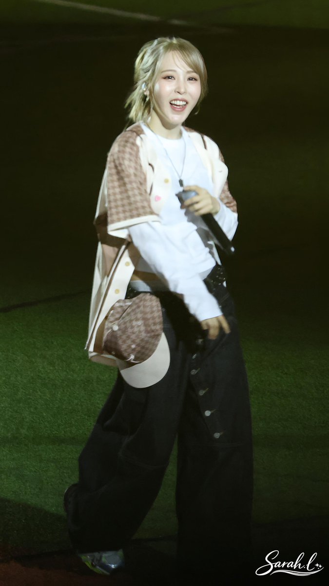 LIUHUIHSUAN1's tweet image. 26.05.03 TSG Hawks 心動時刻
很享受的一場球賽
雖然 心在客隊
打的很精彩
很感謝 
小寶貝＆小寶貝的寶貝這次來玩
賽後也提到團體回歸的部分
我們就那時候見面吧！！！

#마마무 #MAMAMOO
#Solar #솔라
#문별 #MoonByul 
#MAMAMOO_Plus