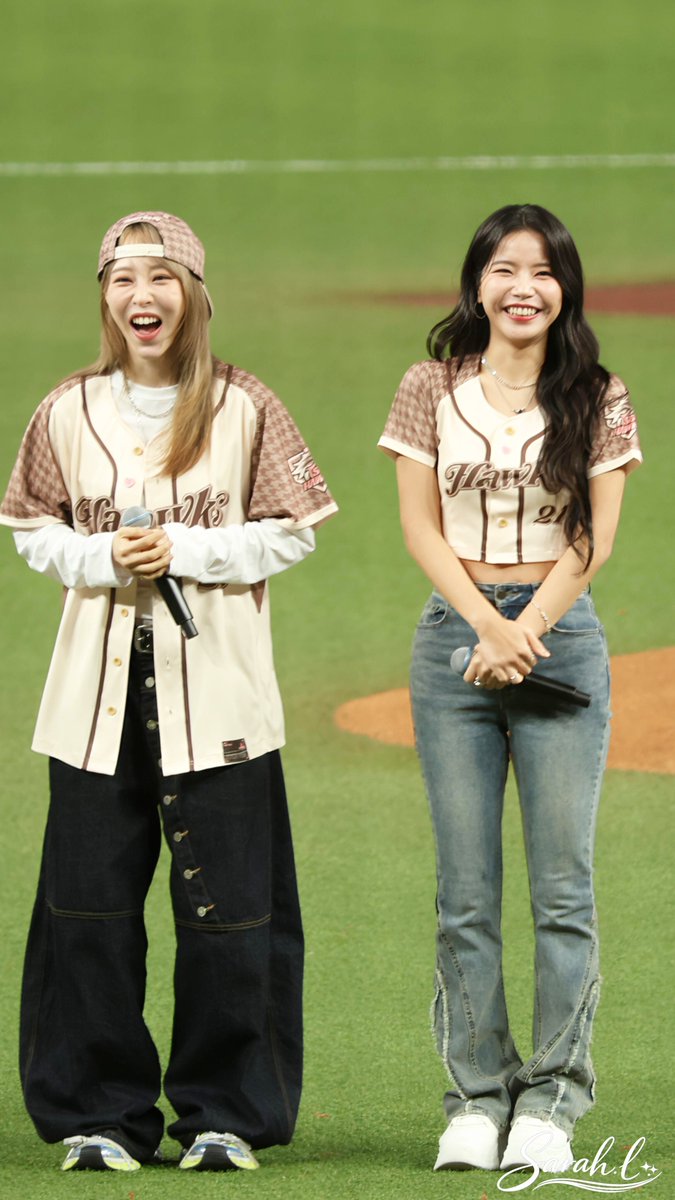 LIUHUIHSUAN1's tweet image. 26.05.03 TSG Hawks 心動時刻
很享受的一場球賽
雖然 心在客隊
打的很精彩
很感謝 
小寶貝＆小寶貝的寶貝這次來玩
賽後也提到團體回歸的部分
我們就那時候見面吧！！！

#마마무 #MAMAMOO
#Solar #솔라
#문별 #MoonByul 
#MAMAMOO_Plus