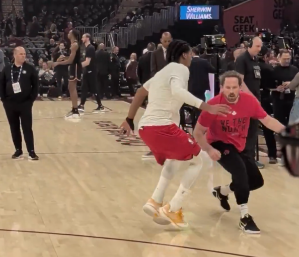 Reardomn's tweet photo. that trae young? https://t.co/egvnkYRJv6