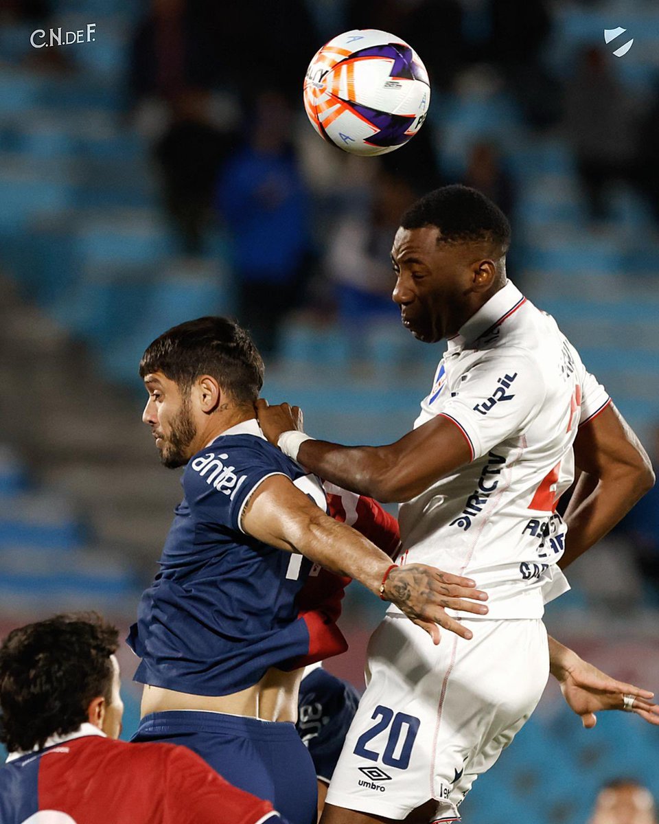 Nacional's tweet image. ⏱ Van 75’ de juego en el Estadio Centenario

Albion  3️⃣ - 1️⃣ #Nacional  

#JuegaNacional | @LigaAUF