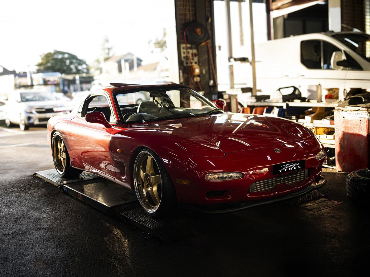 Simmons_Wheels's tweet photo. Mazda RX-7 😤🔥

Simmons FR-1 gold mirror lip
20x8.5 ET35 / 20x9.5 ET43
Winrun R330 225/30R20

Winrun R330
225/30R20
225/30R20

#rx7 #jdm #jdmnation #tempetyres #simmonswheels https://t.co/benqoCqHp8