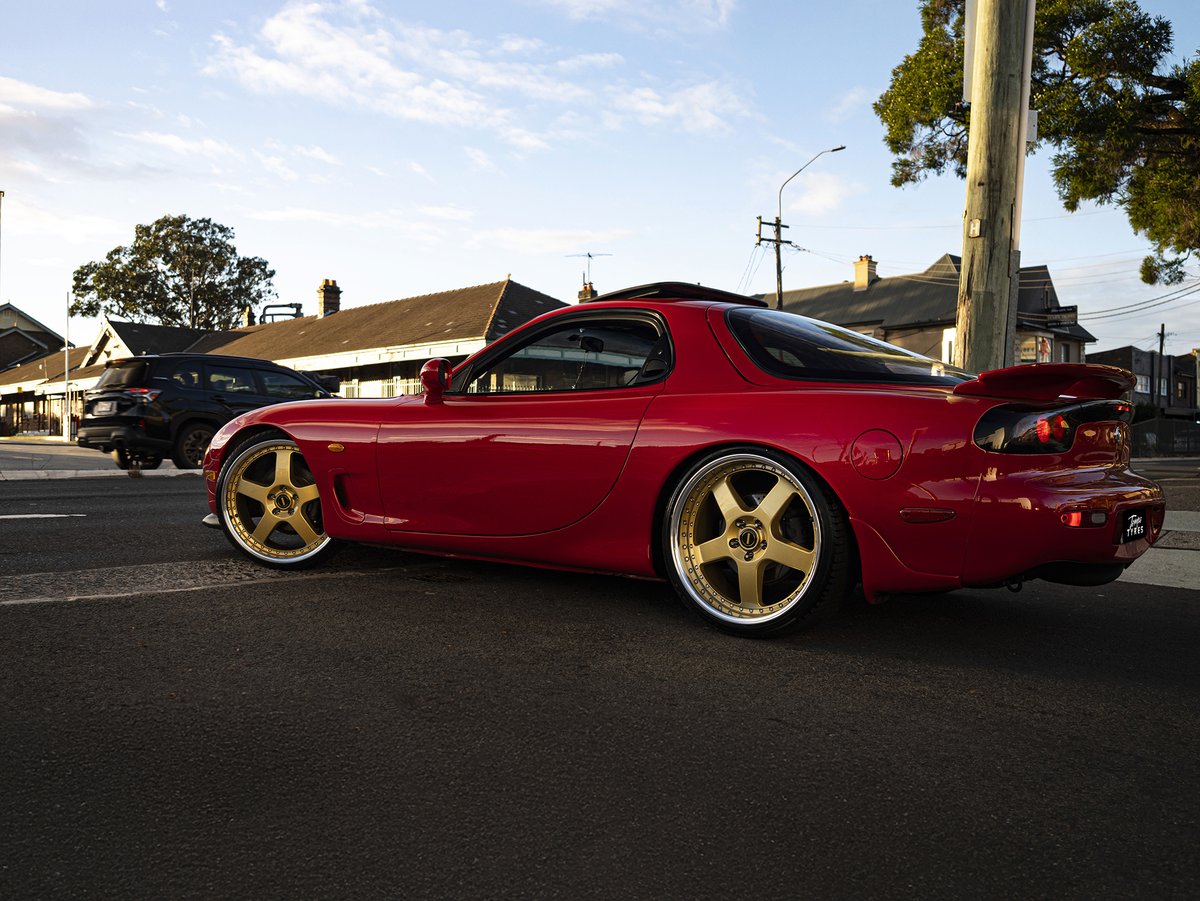 Simmons_Wheels's tweet photo. Mazda RX-7 😤🔥

Simmons FR-1 gold mirror lip
20x8.5 ET35 / 20x9.5 ET43
Winrun R330 225/30R20

Winrun R330
225/30R20
225/30R20

#rx7 #jdm #jdmnation #tempetyres #simmonswheels https://t.co/benqoCqHp8