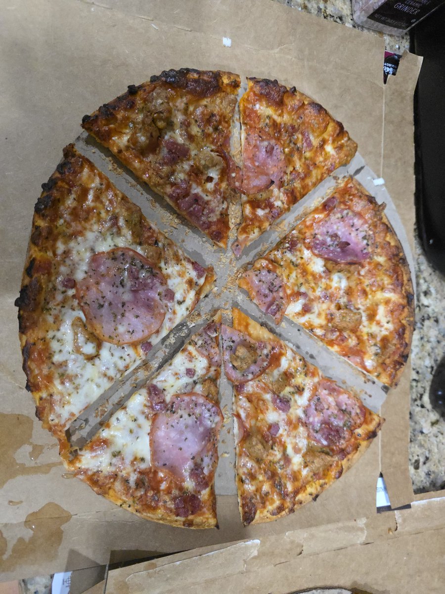 prisyum's tweet photo. im proof women dont belong in the kitchen https://t.co/U3Lxj98UIJ