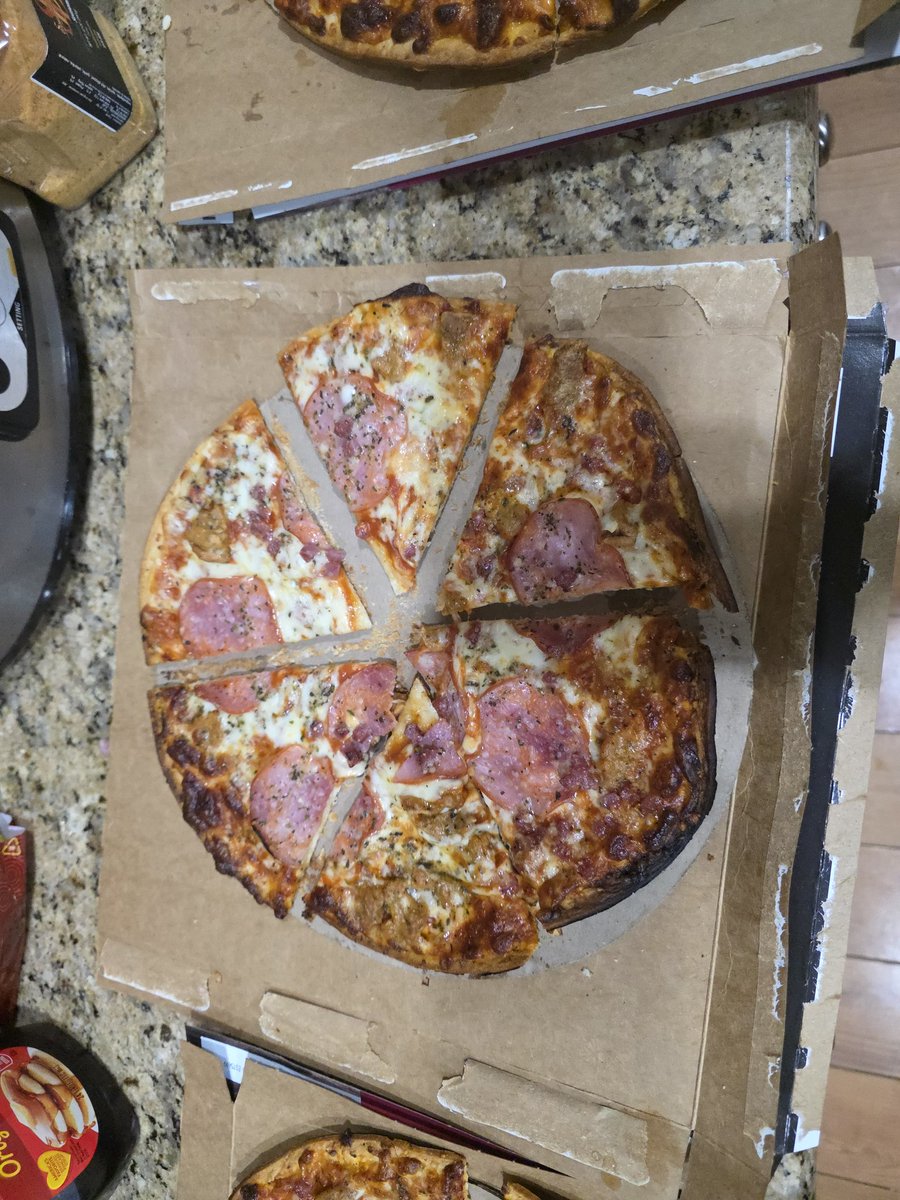 prisyum's tweet photo. im proof women dont belong in the kitchen https://t.co/U3Lxj98UIJ