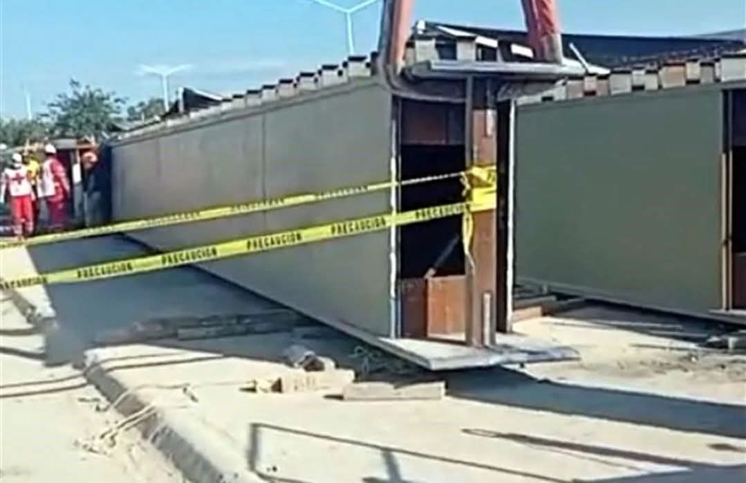 Muere trabajador al caerle viga de 30 toneladas  para monoriel en Boulevard Aeropuerto en trabajos.
Es identificado como Edgar Manuel de 35 años originario de Cd de México y trabajaba para la empresa CYACSA